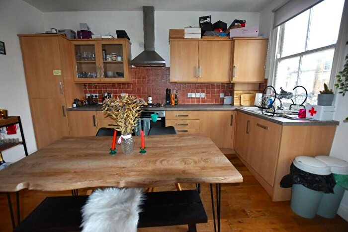 2 Bedroom Flat To Rent In Benthal Road, London, N16