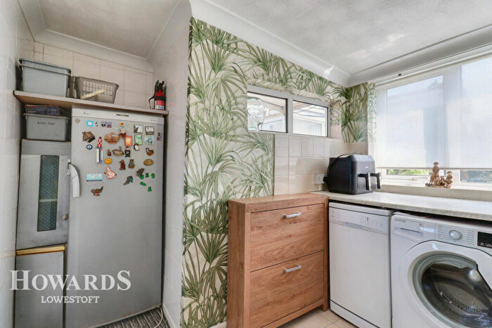 2 Bedroom Detached Bungalow For Sale In Cranleigh Road, Pakefield, NR33