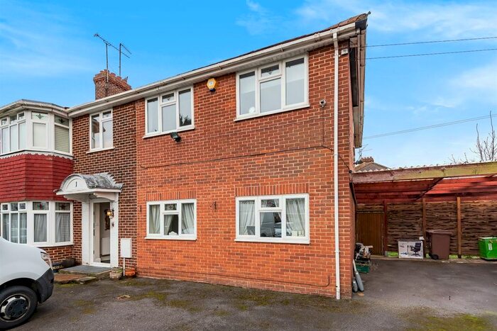 7 Bedroom Detached House To Rent In The Drive, Earley, Reading, RG6