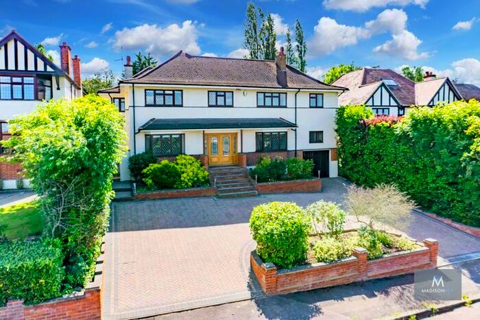 6 Bedroom Detached House To Rent In Spring Grove, Loughton, IG10