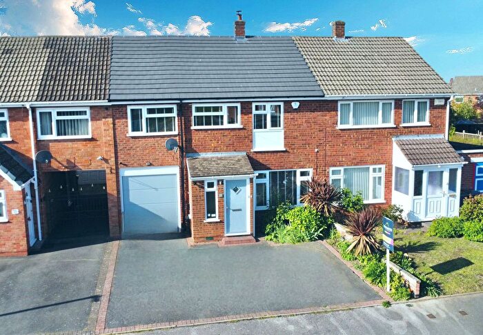 4 Bedroom Terraced House For Sale In Charnwood Avenue, Nuneaton, CV10