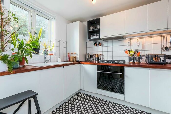 2 Bedroom Flat To Rent In Wellington Road, Leyton, E10