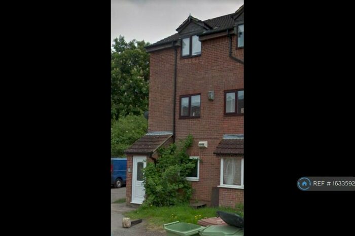 2 Bedroom Maisonette To Rent In Guillemot Lane, Wellingborough, NN8