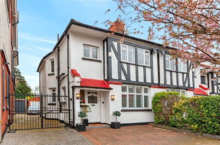 3 Bedroom Semi Detached House For Sale In Park Avenue, Enfield, EN1