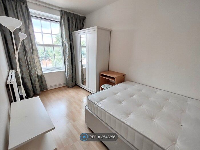 3 Bedroom Flat To Rent In Walker House, London, NW1