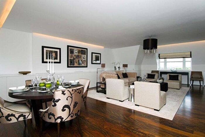 3 Bedroom Flat To Rent In St. Johns Wood Park, London, NW8