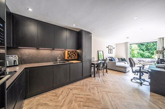 1 Bedroom Flat For Sale In East Cliff House, Highland Road, Purley, CR8