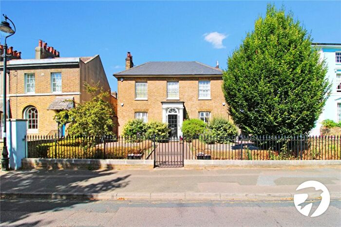 1 Bedroom Flat To Rent In Clarence Place, Gravesend, Kent, DA12