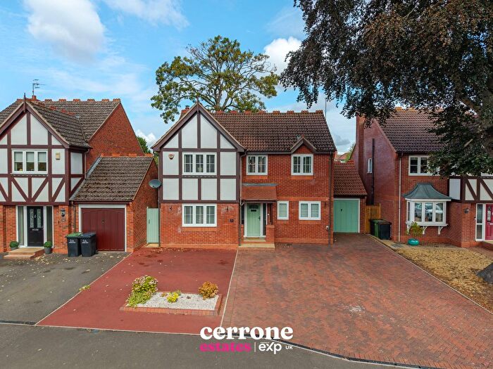 4 Bedroom Detached House For Sale In Willow Road, Bromsgrove, B61
