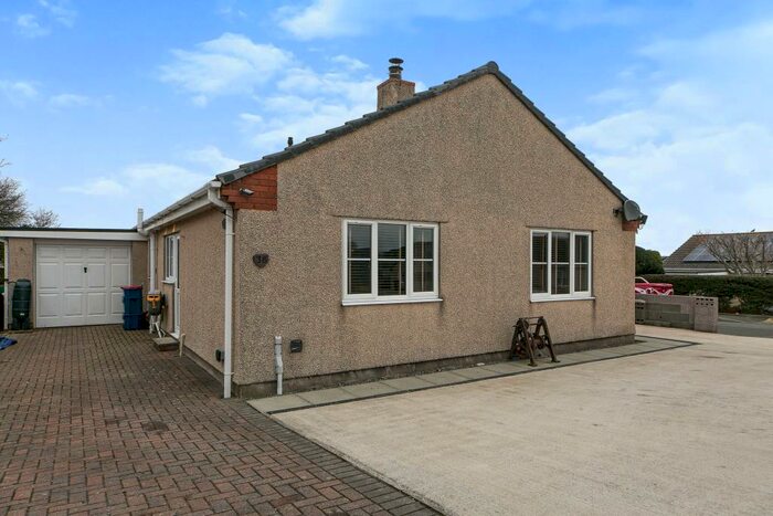 3 Bedroom Bungalow For Sale In Cae Rhos, Caergybi, Cae Rhos, Holyhead, LL65