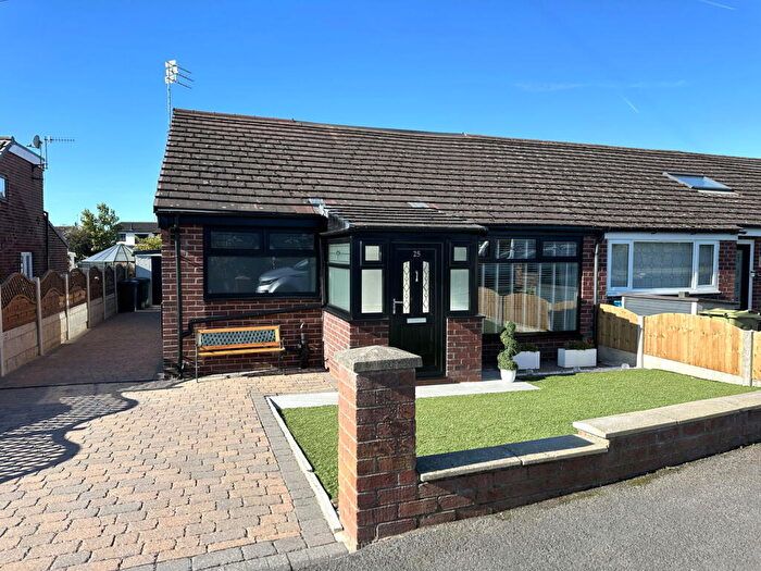 3 Bedroom Semi-Detached Bungalow For Sale In Windermere Road, Royton, Oldham, OL2