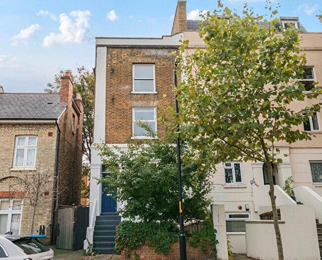 2 Bedroom Flat For Sale In Warner Road, London, SE5