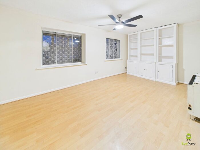 1 Bedroom Maisonette For Sale In Peveril Court, Clifton Walk, Dartford, Kent, DA2