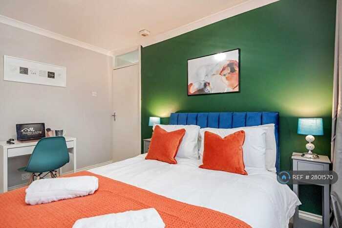 4 Bedroom Semi Detached House To Rent In Fouracres, Enfield, EN3