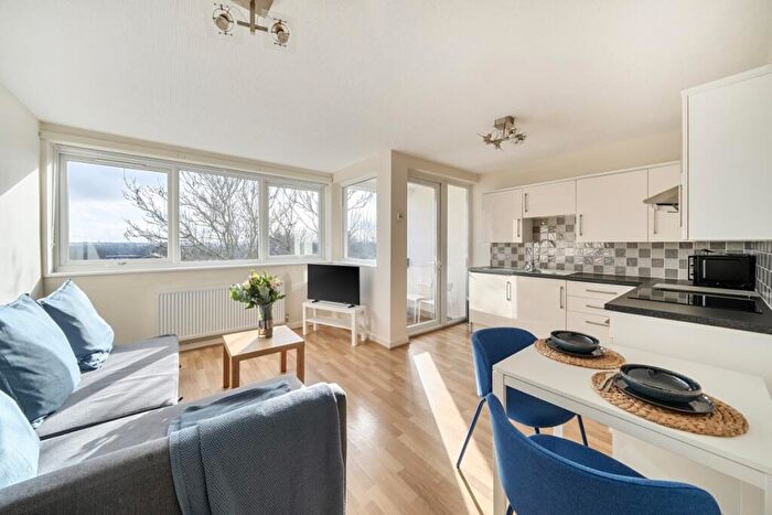 1 Bedroom Flat To Rent In Ballards Lane London, N3