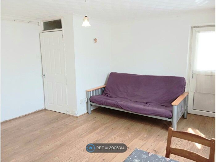3 Bedroom Flat To Rent In Barking Road, London, E13