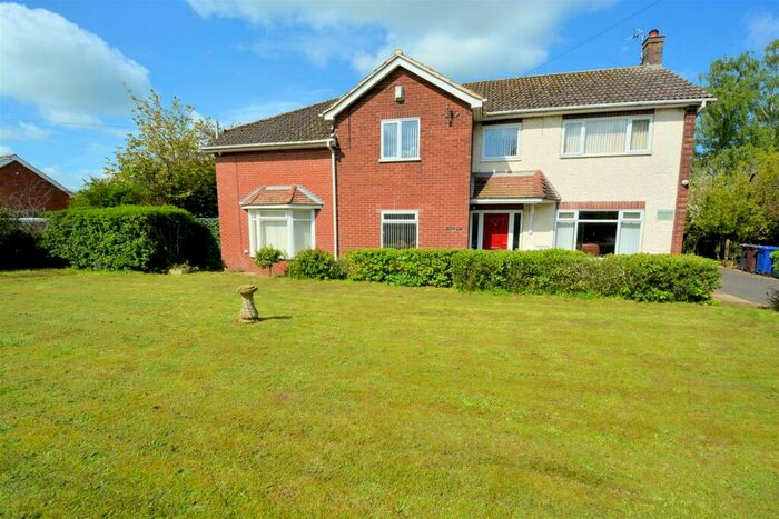 4 Bedroom Detached House For Sale In Hazel Old Lane, Hensall, North Yorkshire, DN14