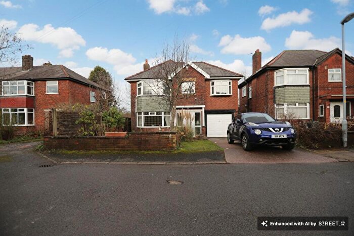 3 Bedroom Detached House For Sale In Stand Close, Whitefield, M45