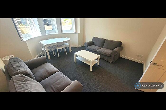 3 Bedroom Flat To Rent In Southfield Road, Bristol, BS6