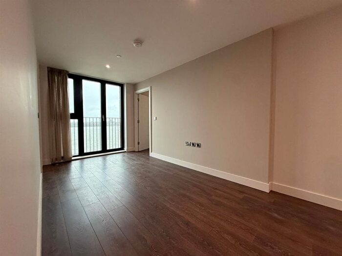 2 Bedroom Flat To Rent In Triskellion Way, Liverpool, L3