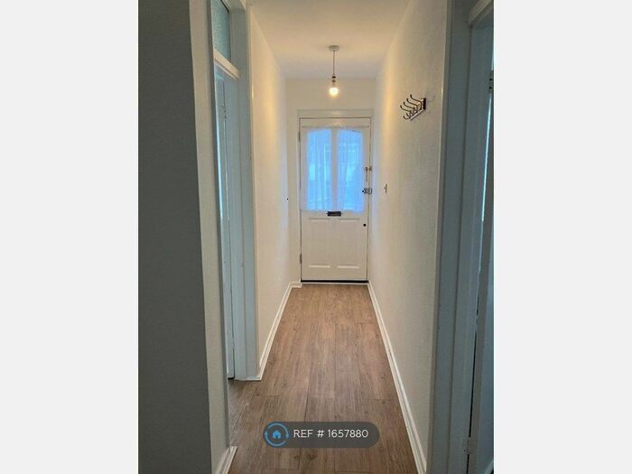 2 Bedroom Flat To Rent In Deepdene Court, London, N21