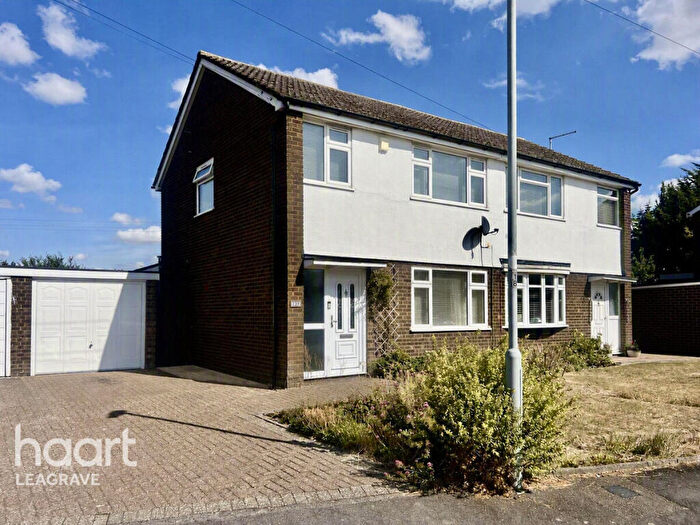 4 Bedroom Semi-Detached House For Sale In Kinross Crescent, Luton, LU3