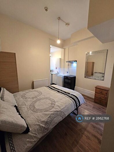 Studio To Rent In Green Lanes, London, N8