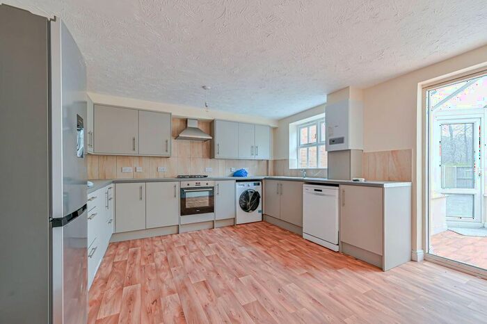 4 Bedroom Detached House To Rent In Elderfield Place, Tooting Bec, London, SW17