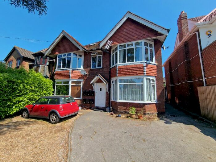 2 Bedroom Flat To Rent In Cobden Avenue, Bitterne Park, SO18