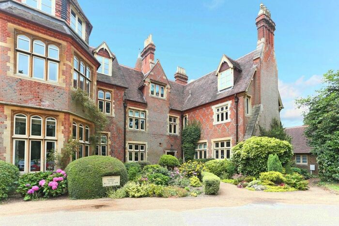 2 Bedroom Flat To Rent In Grenehurst Park, Capel, Dorking, RH5