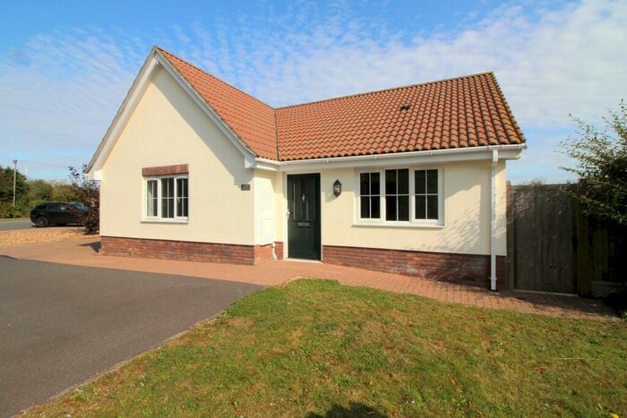 3 Bedroom Bungalow To Rent In Willow Cottage, Main Road, Great Holland, Frinton-On-Sea, CO13