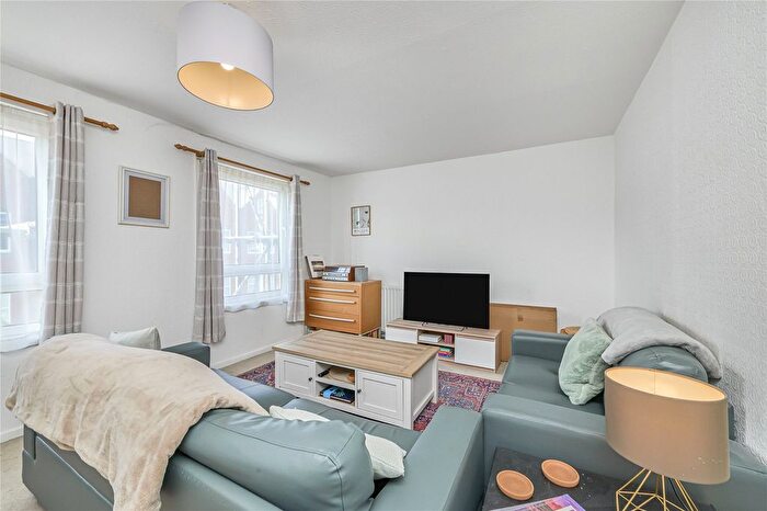 3 Bedroom Maisonette For Sale In Gaskarth Road, London, SW12