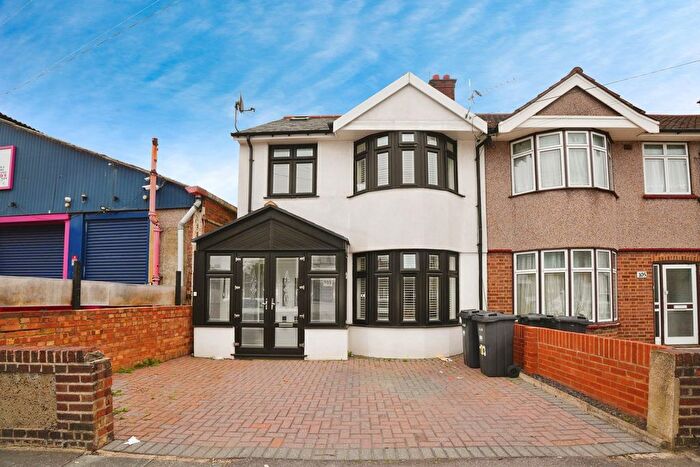 4 Bedroom End Terrace House For Sale In Sunnyside Road, Ilford, IG1
