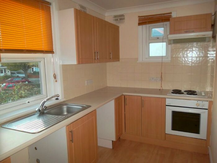 2 Bedroom Flat To Rent In Wimborne Road, Bournemouth, Dorset, BH9