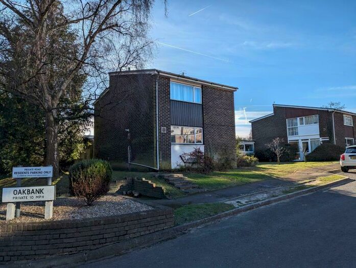 4 Bedroom Detached House To Rent In Woking, Surrey, GU22