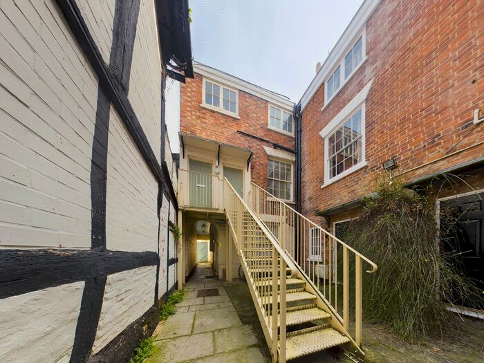 2 Bedroom Flat To Rent In Printers Court, High Street, Tewkesbury, GL20