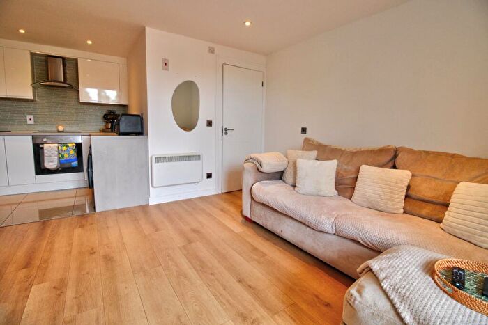 2 Bedroom Flat For Sale In Heather Ridge Arcade, Camberley, GU15