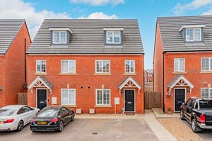 3 Bedroom Semi-Detached House For Sale In Stafford Way, Market Harborough, LE16