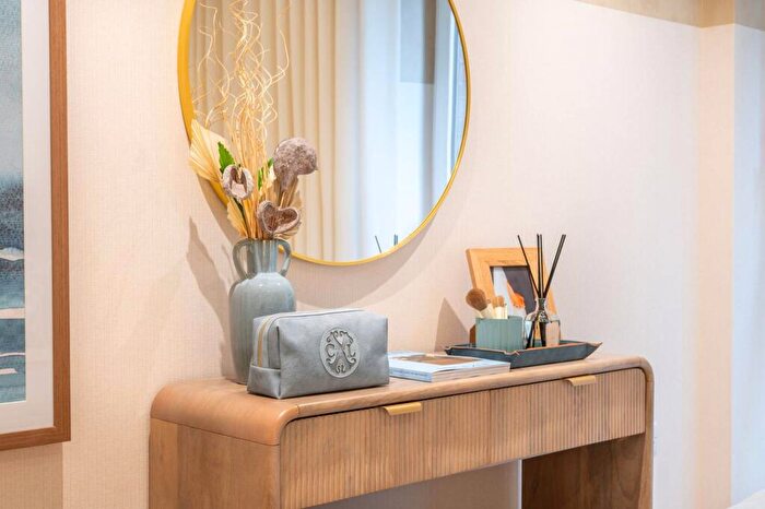 2 Bedroom Flat For Sale In Grand Union, Alperton, HA0