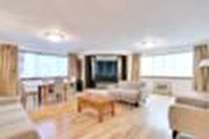 2 Bedroom Flat To Rent In Queens Terrace, London, NW8