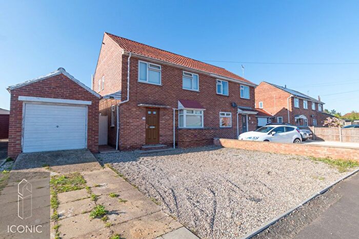 3 Bedroom Semi-Detached House For Sale In Links Avenue, Hellesdon, Norwich, NR6