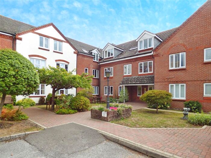 1 Bedroom Apartment For Sale In Dove Gardens, Park Gate, Southampton, SO31