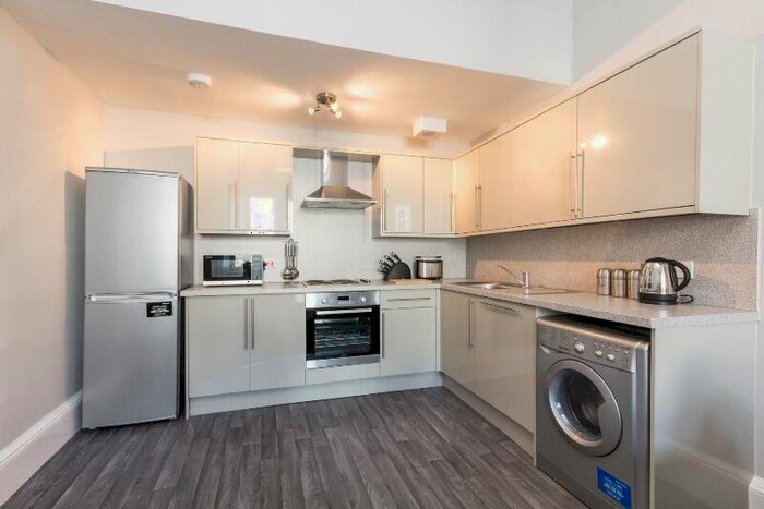 3 Bedroom Flat To Rent In Montague Street, Newington, Edinburgh, EH8