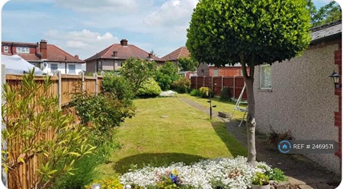 3 Bedroom Semi-Detached House To Rent In Lynwood Drive, Romford, RM5