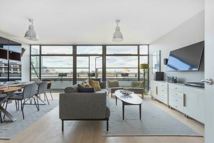 2 Bedroom Apartment To Rent In Exchange Building, Commercial Road, E1