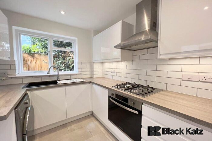 3 Bedroom Flat To Rent In Wooler Street, Elephant And Castle, SE17