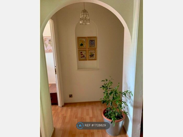 2 Bedroom Flat To Rent In Enfield, Enfield, EN2