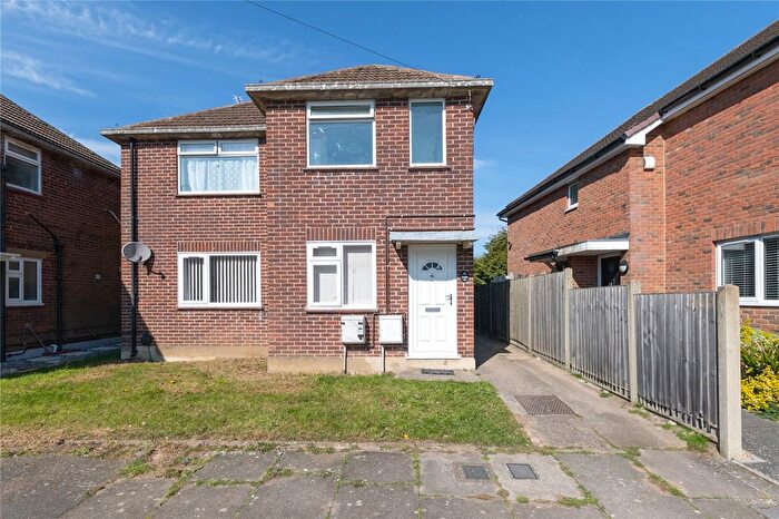 2 Bedroom Maisonette To Rent In Mullion Close, Luton, Bedfordshire, LU2