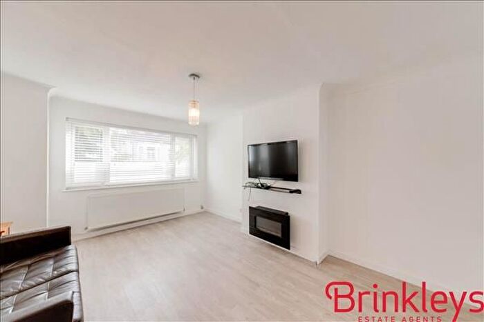 2 Bedroom Maisonette For Sale In Acacia Grove, New Malden, KT3