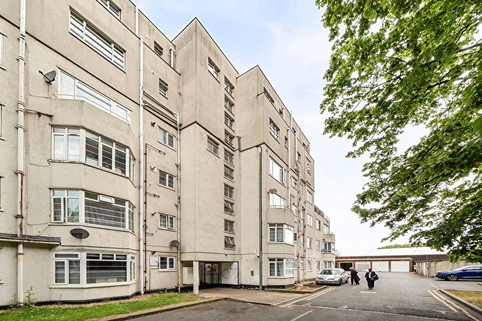 2 Bedroom Flat For Sale In Uxbridge Road, London, W5